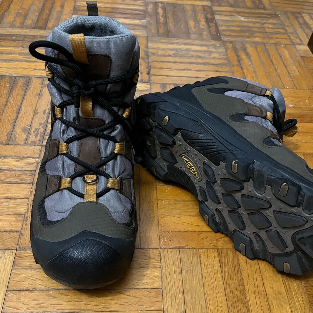 Men’s KEEN hiking shoes size 11